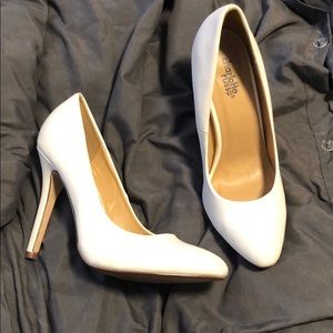 Nice all white pumps!